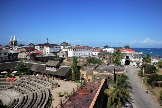 Aventures à Zanzibar: Zanzibar est un groupe d'îles situées au large de la côte de la Tanzanie, en Afrique de l'Est populaire pour ses plages