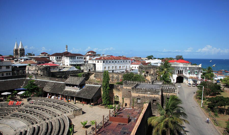 Aventures à Zanzibar: Zanzibar est un groupe d'îles situées au large de la côte de la Tanzanie, en Afrique de l'Est populaire pour ses plages