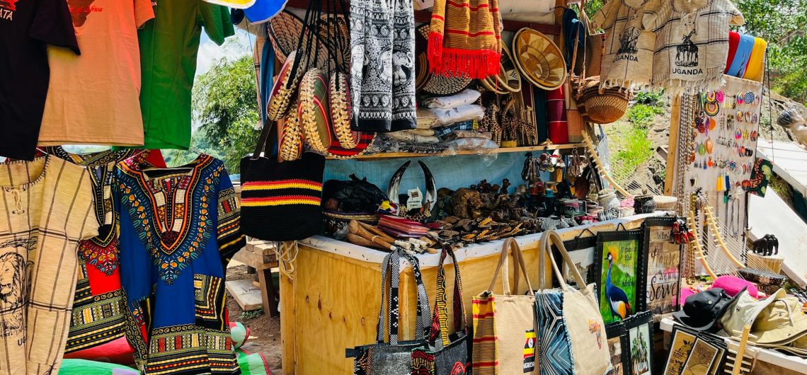 Is It Respectful to Buy Local Crafts on a Safari? A Guide to Ethical Safari Souvenir Shopping
